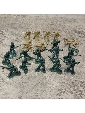 Large lot of Army men